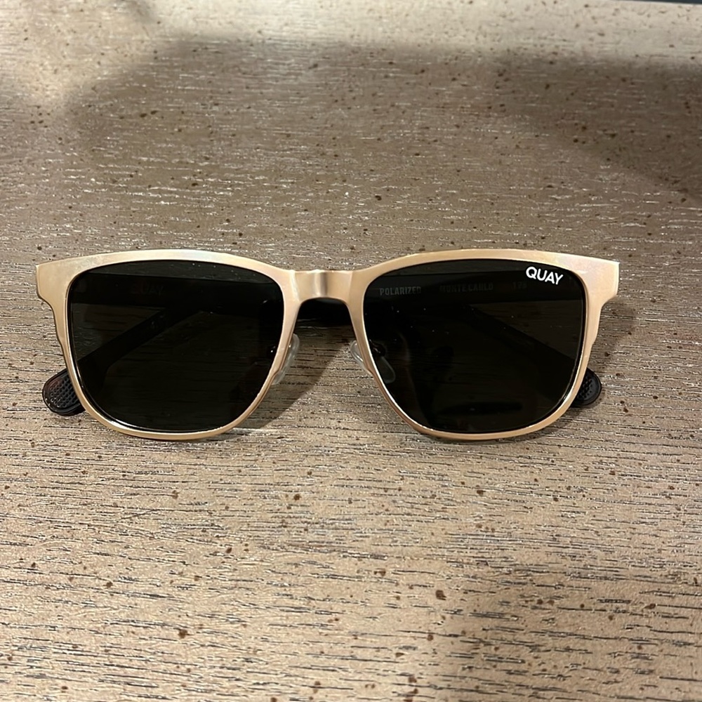 Like new!!! Quay Sunglasses